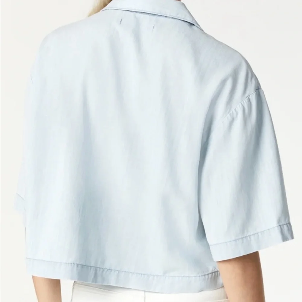 Mavi Berry Cropped Button Up Top - Picture 4 of 10